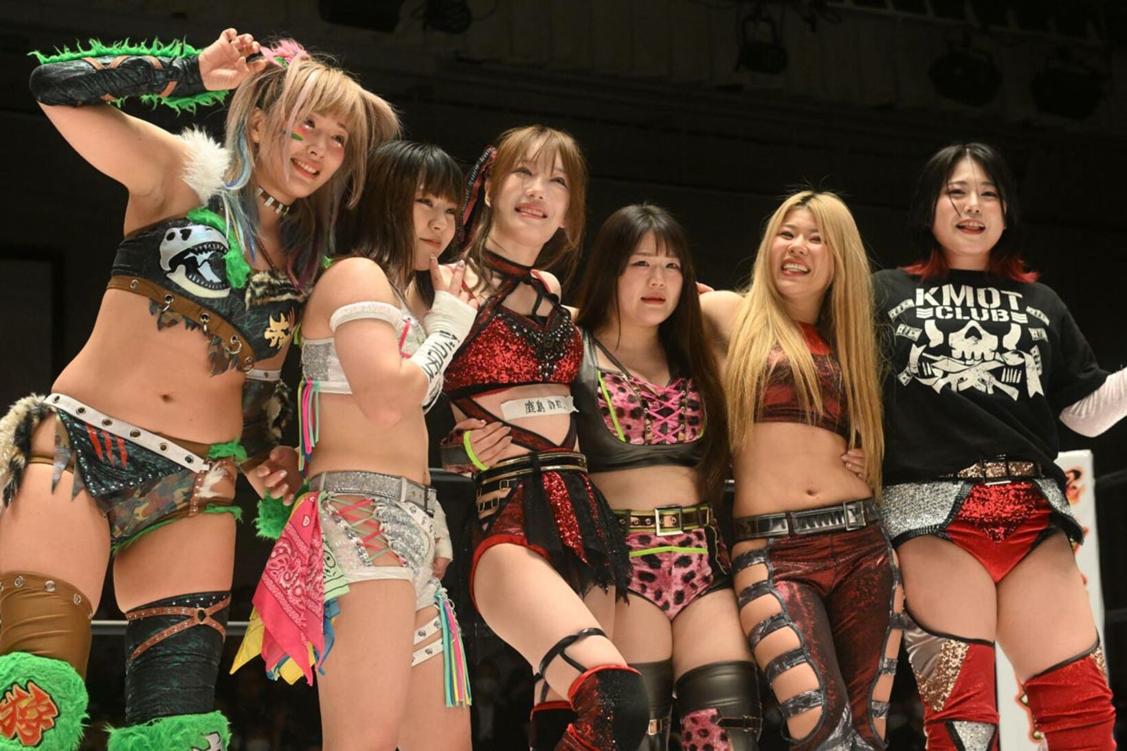 左からウナギ・サヤカ、星来芽依、鹿島沙希、コグマ、葉月、舞華