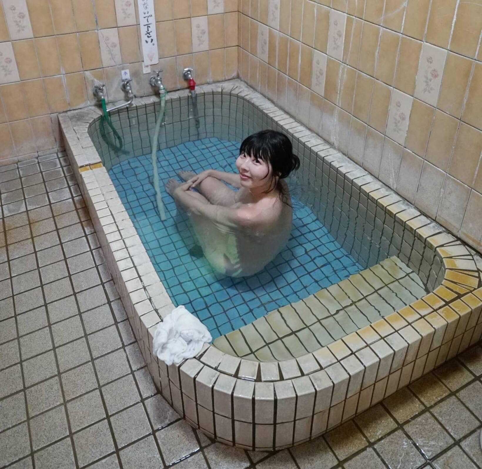 湯之元温泉「そのがしら荘」の貸し切り風呂（モデル＝くまの★あすみ）