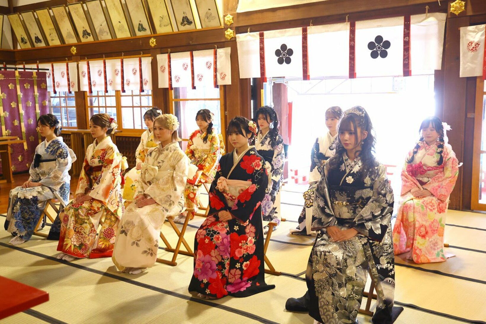 祈祷を受けるNMB48メンバー