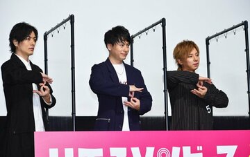  左から久保田悠来、山下健二郎、松岡充