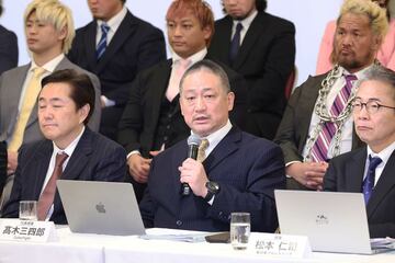 （中央が）高木三四郎代表理事
