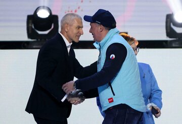  オレグ・マティシン氏（左、ロイター）