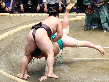 一山本をはたき込んだ霧島