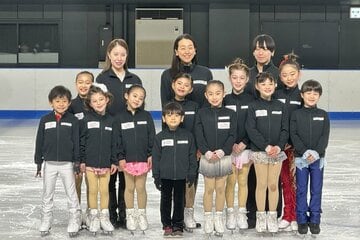 浅田真央さんと木下MAOアカデミー生たち