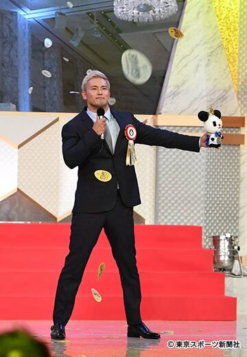  会場に金メダルの雨を降らせたオカダ