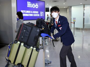  北京から帰国した羽生だが、中国でのフィーバーは止まらない（代表撮影）