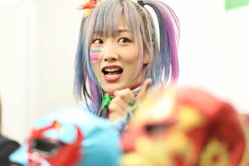 会見に出席したウナギ・サヤカ