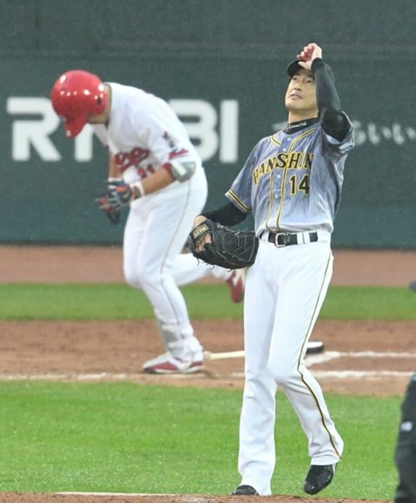  同学年の阪神・能見㊨に打ち取られた石原慶