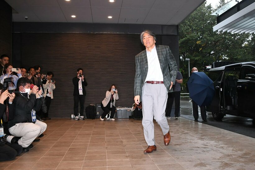施設見学に訪れた松井秀喜監督