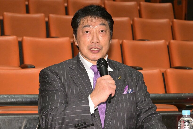トークイベントを開催する小橋建太