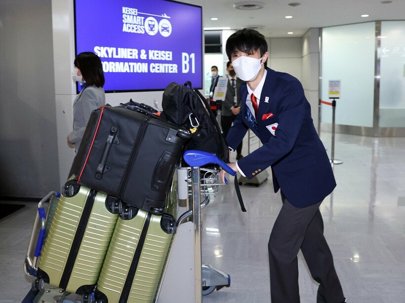  北京から帰国した羽生だが、中国でのフィーバーは止まらない（代表撮影）