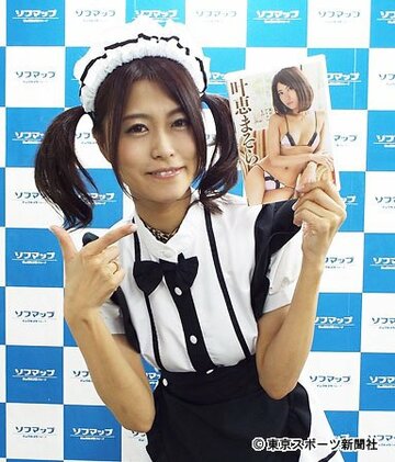 メイド服でイベントに登場した叶恵まそら