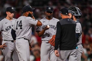 ８回に登板したデロスサントス（中＝ロイター）