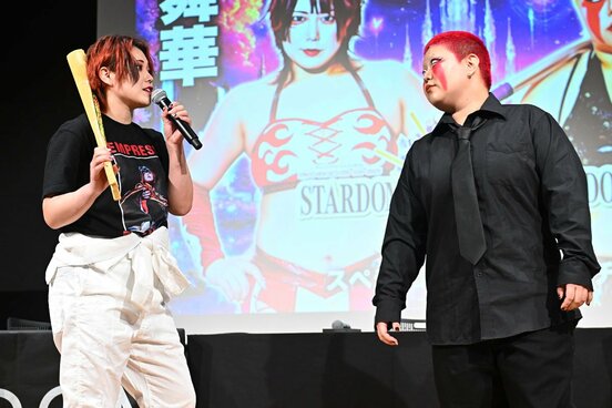 刀羅ナツコ(右)に対し、ノーDQマッチを逆提案した舞華