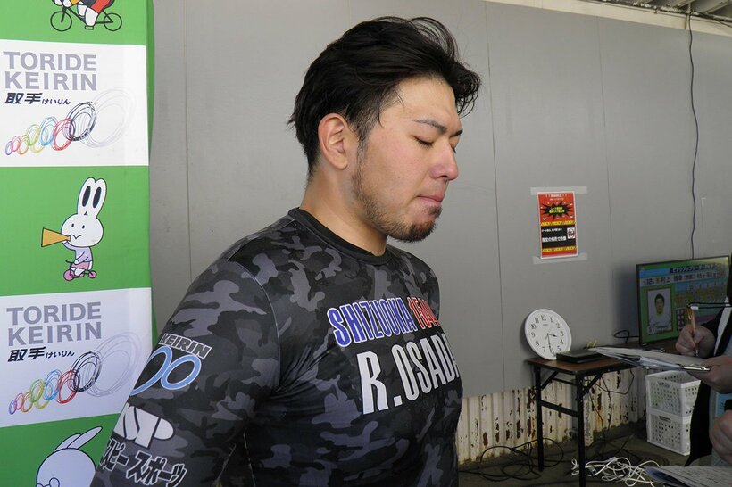 言葉を選びながら報道対応した長田龍拳