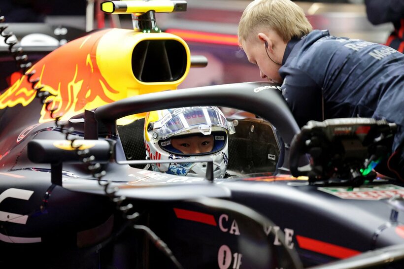 ピットに入った角田裕毅のマシン（ロイター）