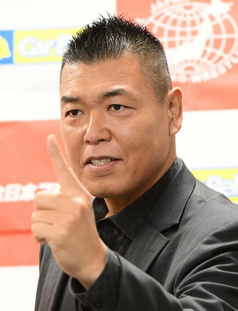  小川直也氏