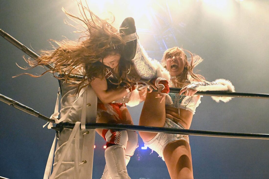 青野未来(左)がUN王座を落とした今年の1・3大田区での桜井麻衣戦