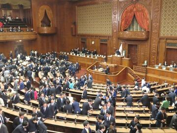 衆議院が解散し〝真冬の短期決戦〟に突入した