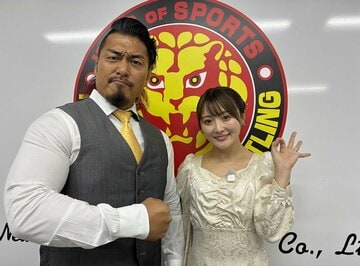 鷹木信悟（左）となつぽい