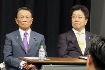 麻生太郎副総裁と会長の加藤勝信前財務相