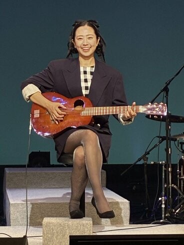 １０周年記念コンサートを行った羽山みずき