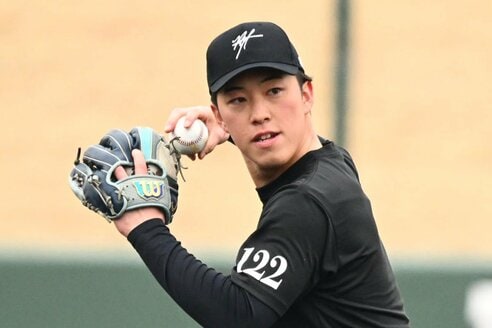 ソフトバンク】先輩から借りたグラブはロッカーに…育成・藤野恵音が二