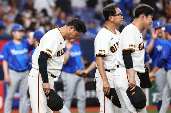 試合後に挨拶した橋上監督代行