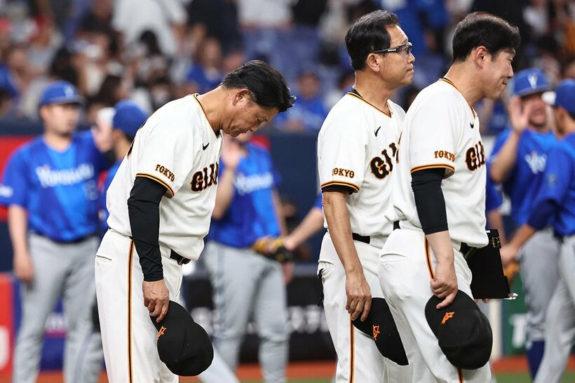 試合後に挨拶した橋上監督代行
