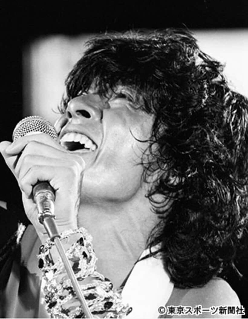  後楽園球場でのコンサートで熱唱する西城さん（１９７８年７月）
