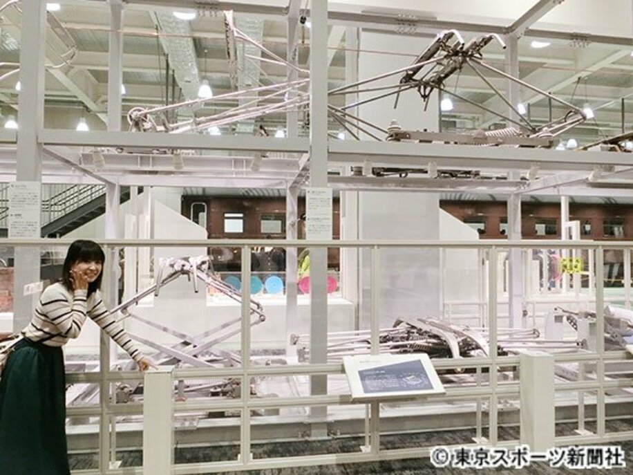  京都鉄道博物館では電車のパンタグラフが８基も並び、操作可能です！