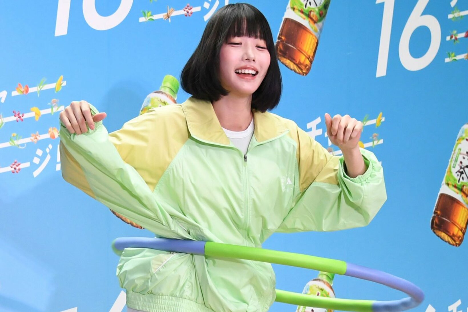 【写真】フラフープを披露するあのちゃん