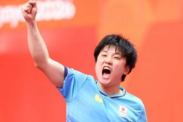 中国に勝利しガッツポーズの張本