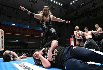 ウルフアロン(下)にデビュー前から洗礼を浴びせ続けているEVIL