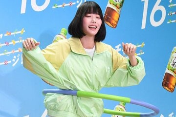 【写真】フラフープを披露するあのちゃん