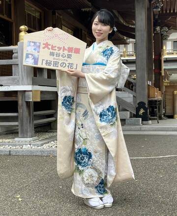 東京・文京区の湯島天神で新曲のヒット祈願を行った梅谷心愛