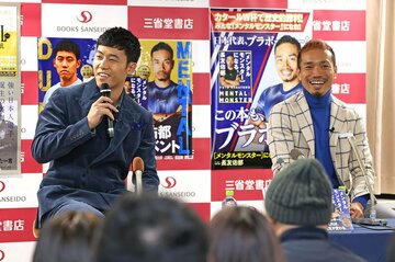 トークイベントに出席した遠藤航（左）と長友佑都