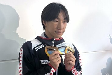 パンパシフィック選手権で獲得したメダルを見せる大橋信