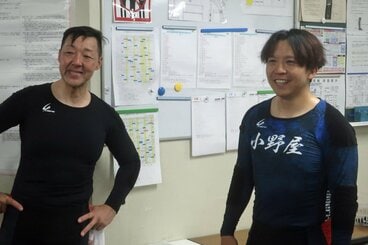手負いもラインの力を借りて二次予選をクリアした小林泰正(右)