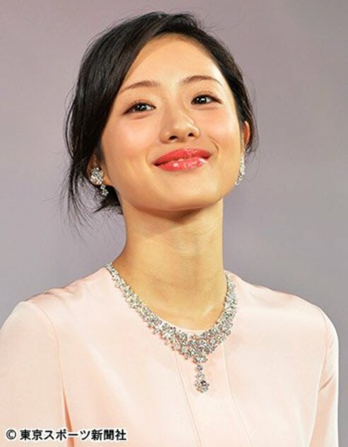 石原さとみ 2億円ネックレス身に着け「理想の恋愛」告白 | 東スポWEB
