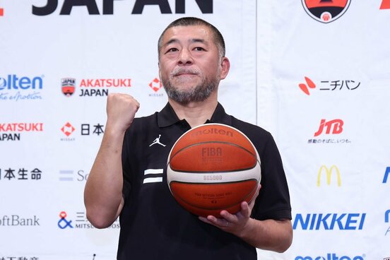 就任会見をを行った男子代表の桶谷新監督