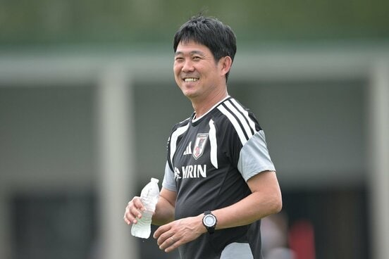 練習を見守る森保監督