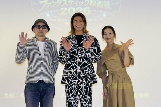 舞台あいさつに登壇した(左から)宮野ケイジ監督、瀬口黎弥、有森也実