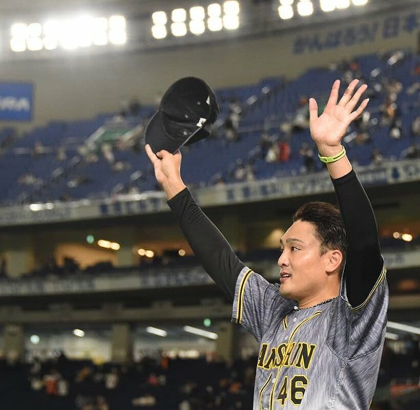  声援に応えるヒーロー・秋山