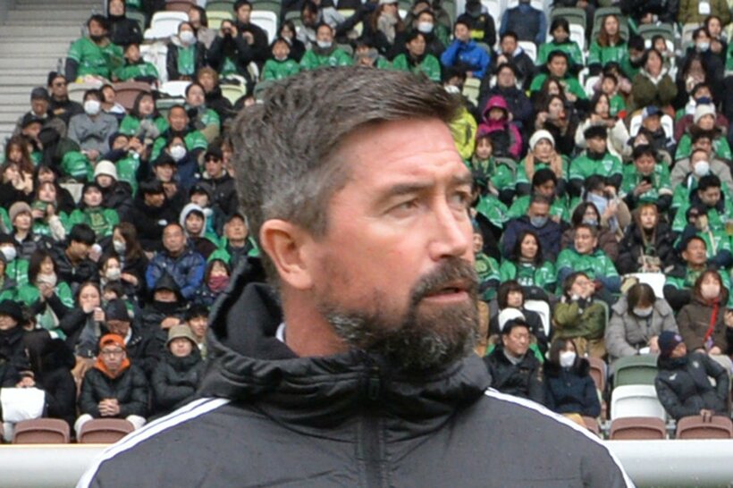 横浜・キューウェル監督