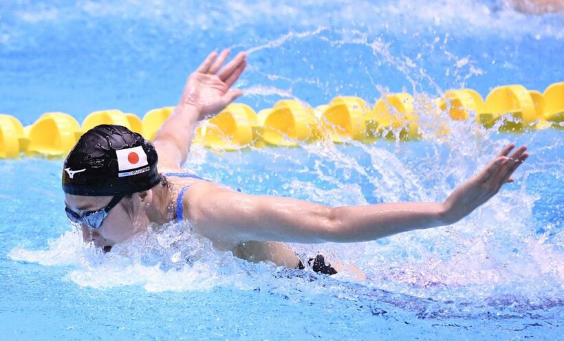  バタフライで力泳する池江