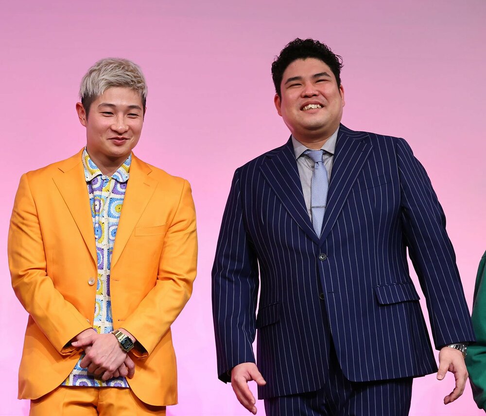 激励された「豪快キャプテン」のベーやん(左)と山下ギャンブルゴリラ