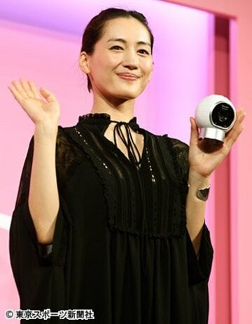 パナソニックの新製品発表会に出席した綾瀬はるか