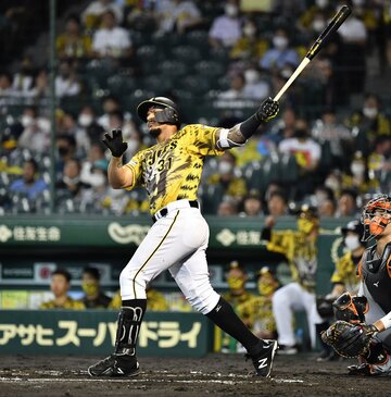  ６回、ソロホームランを放つマルテ