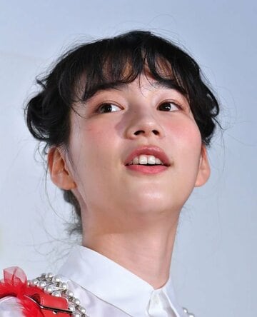  主演映画の上映イベントに出席したのん